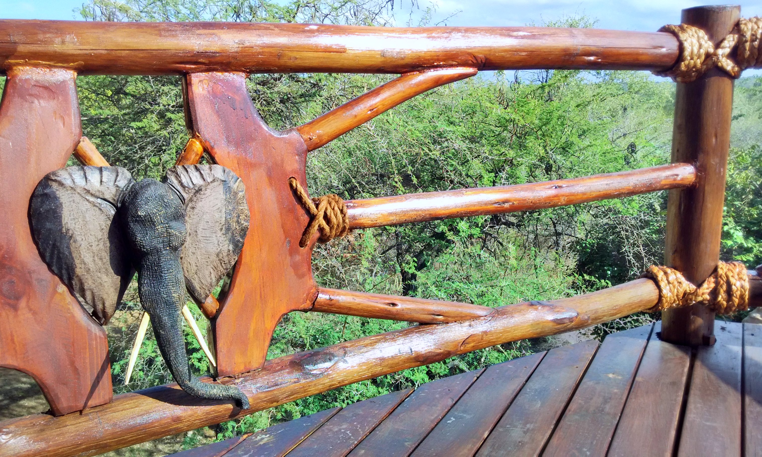 Detalles de artesanía en el lodge